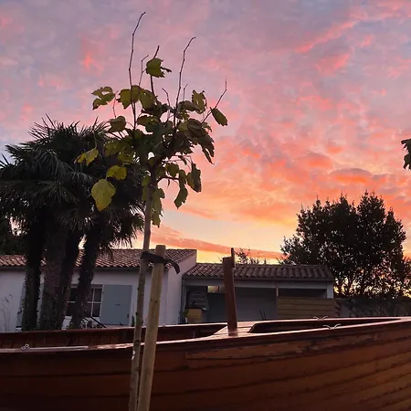 Escapades Oceanes D'hotes Ile De Re La Rochelle Bed & Breakfast