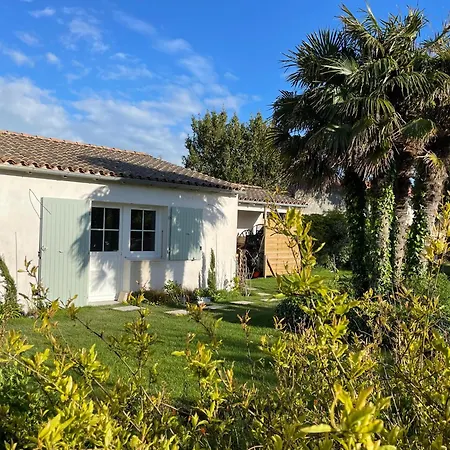 Escapades Oceanes D'hotes Ile De Re La Rochelle Bed & Breakfast