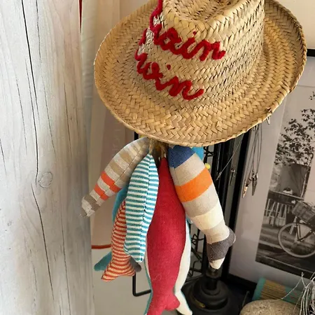 Escapades Oceanes D'hotes Ile De Re La Rochelle Bed & Breakfast *