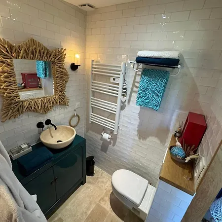 Escapades Oceanes D'hotes Ile De Re La Rochelle Bed & Breakfast